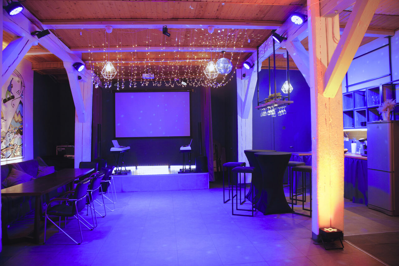 Арендовать Сатурн Лофт