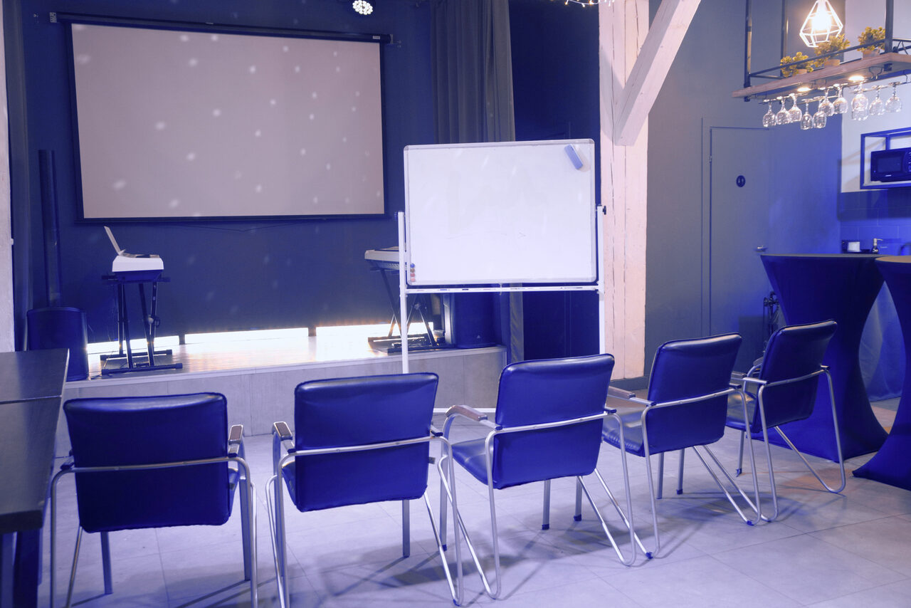 Арендовать Сатурн Лофт