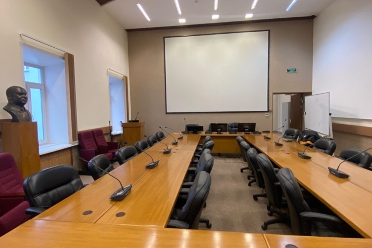 Арендовать Конференц-зал в Институте Экономической Политики