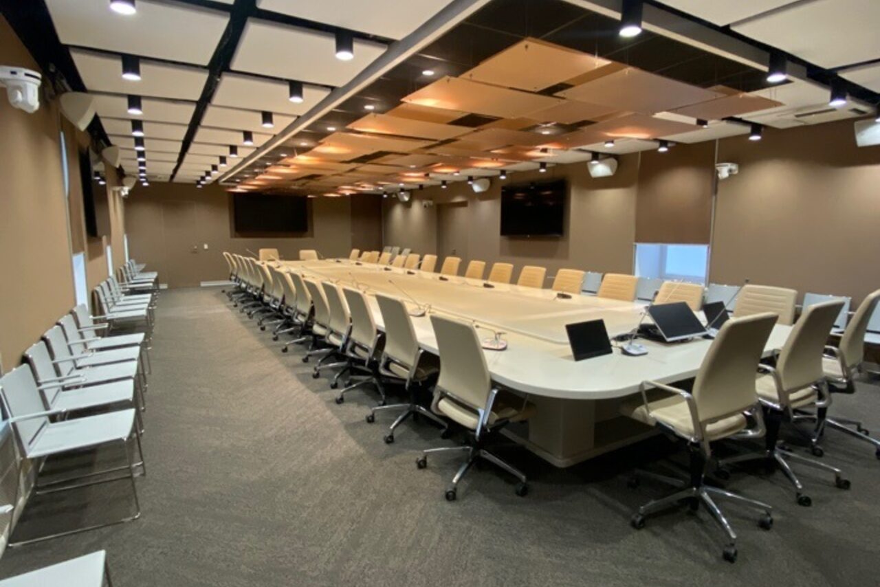 Арендовать Премиальный зал заседаний в Институте Экономической Политики