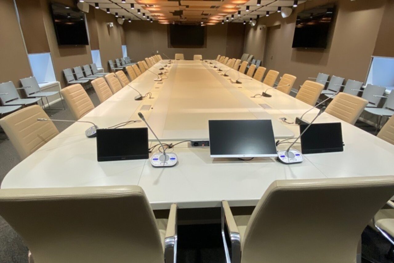 Арендовать Премиальный зал заседаний в Институте Экономической Политики