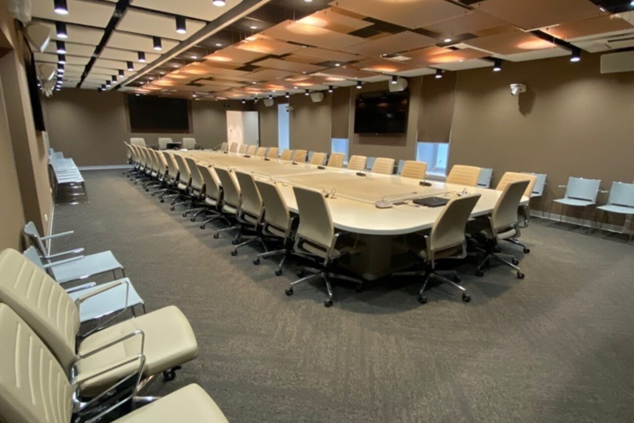 Арендовать Премиальный зал заседаний в Институте Экономической Политики