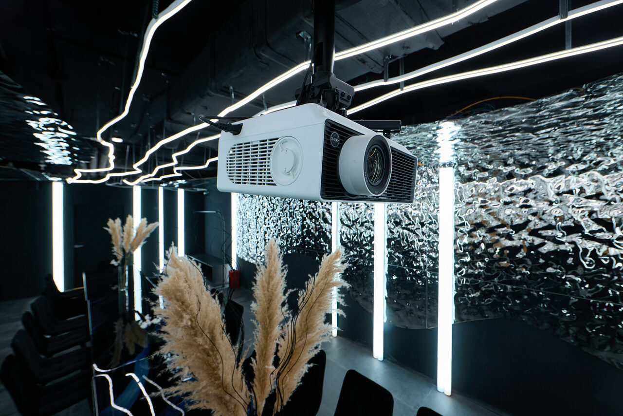 Арендовать Лига Миров: Фалкон