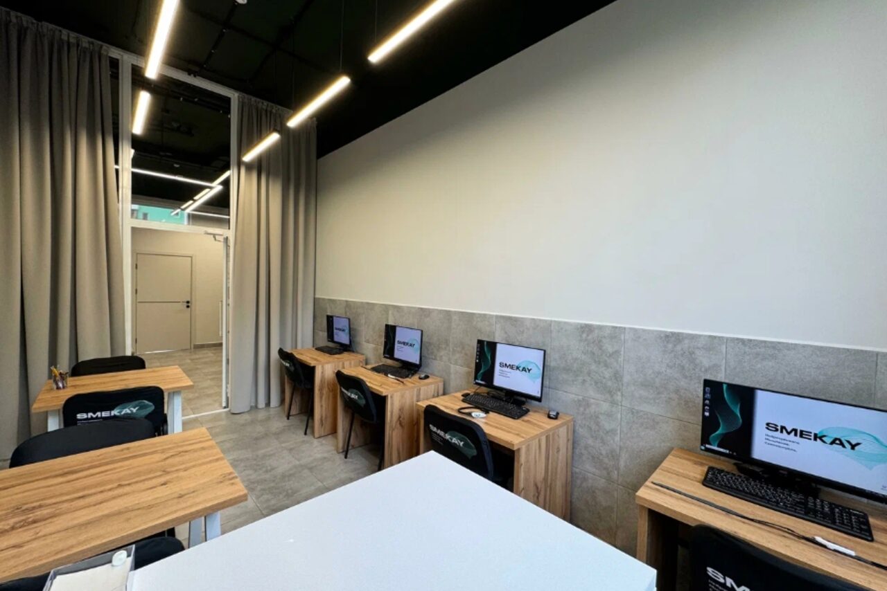 Арендовать Современный светлый офис с мебелью