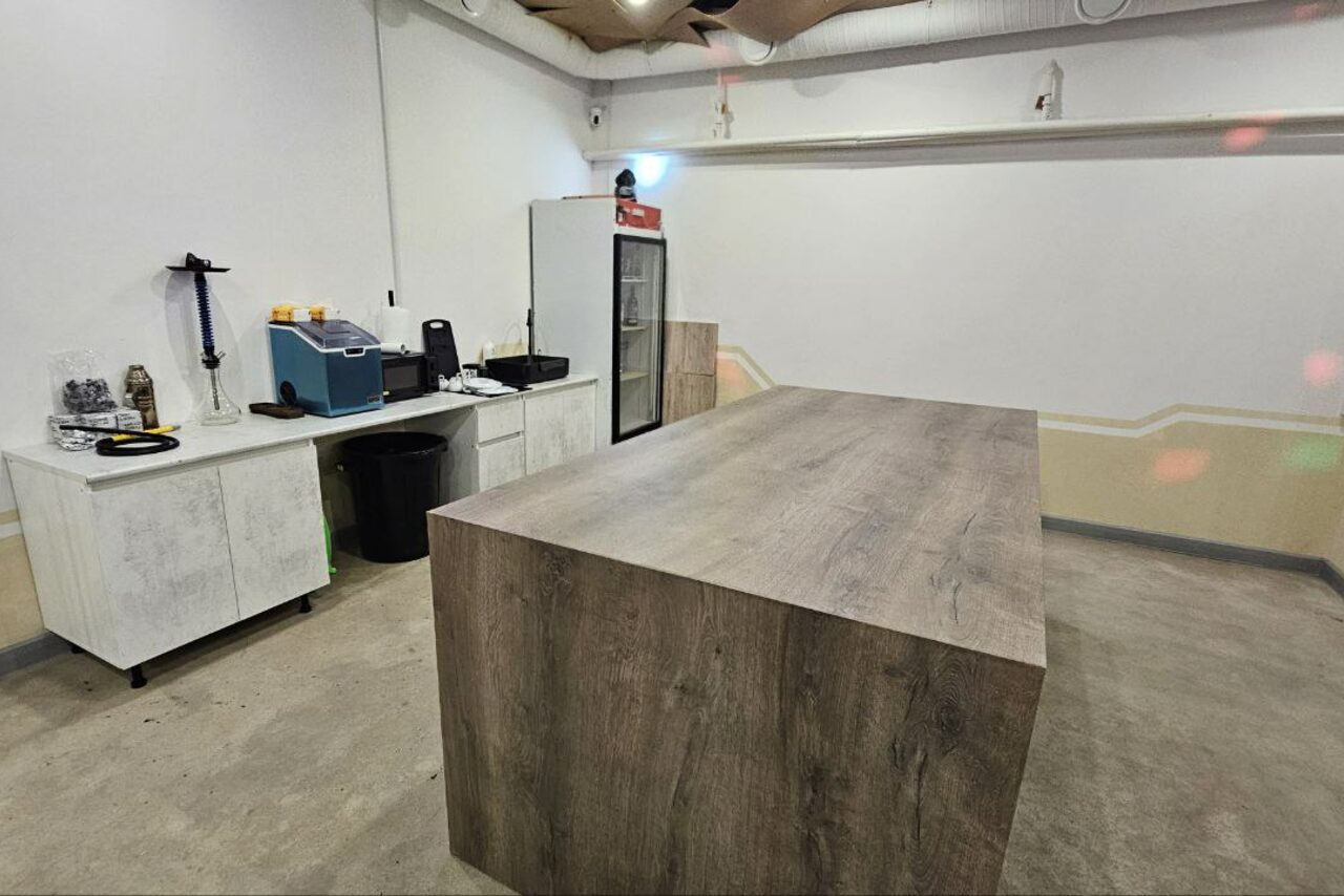 Арендовать Караоке-лофт с бильярдом