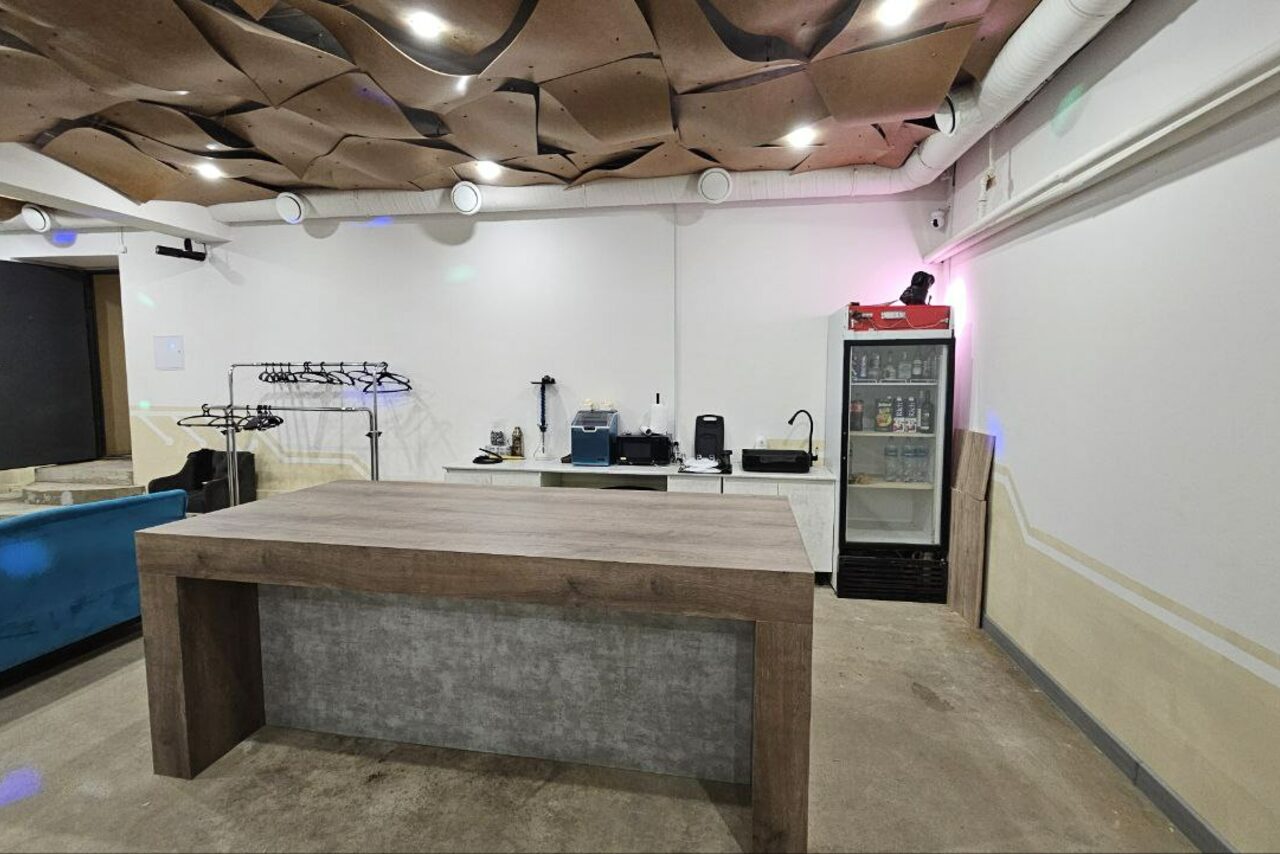 Арендовать Караоке-лофт с бильярдом