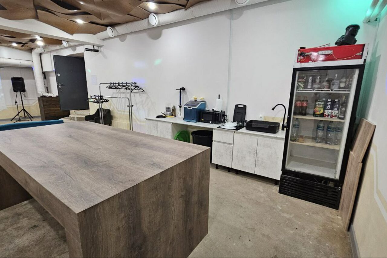 Арендовать Караоке-лофт с бильярдом