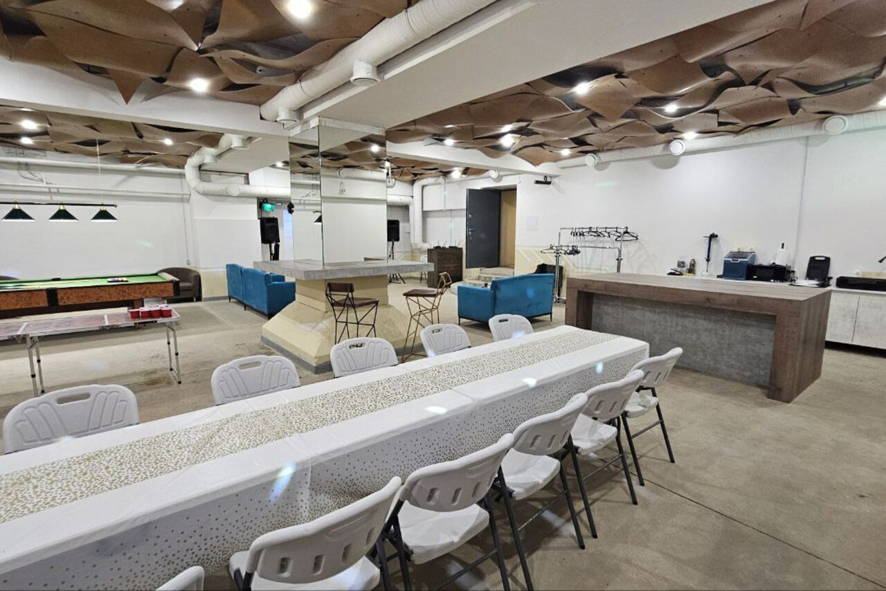 Арендовать Караоке-лофт с бильярдом