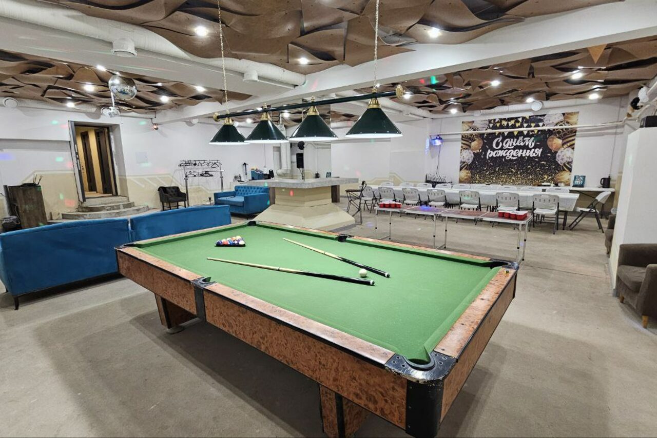 Арендовать Караоке-лофт с бильярдом