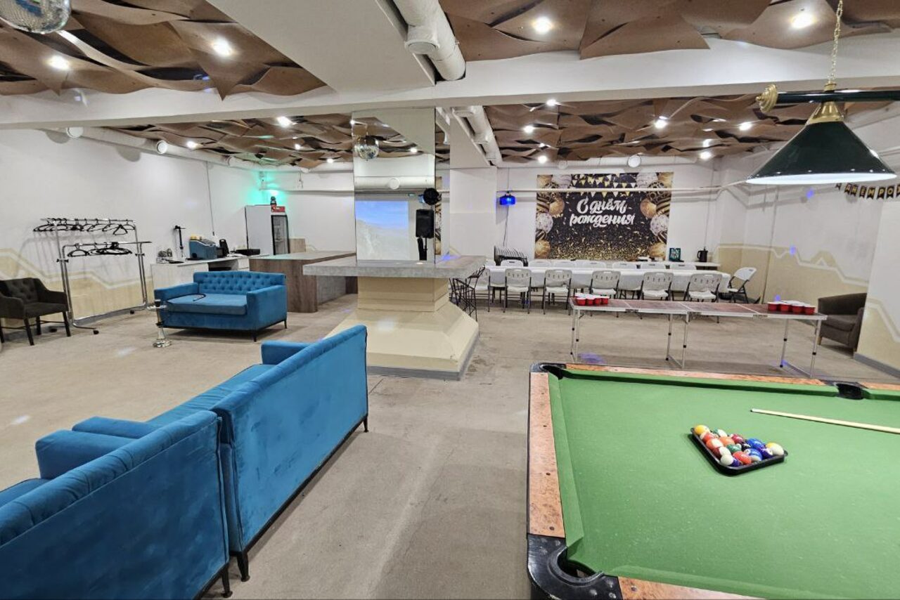 Арендовать Караоке-лофт с бильярдом
