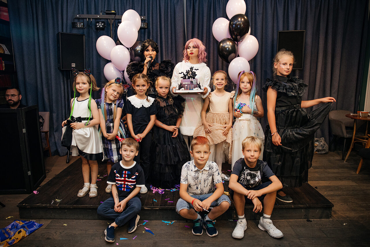 Арендовать Книги и кофе. Творческий лофт со сценой