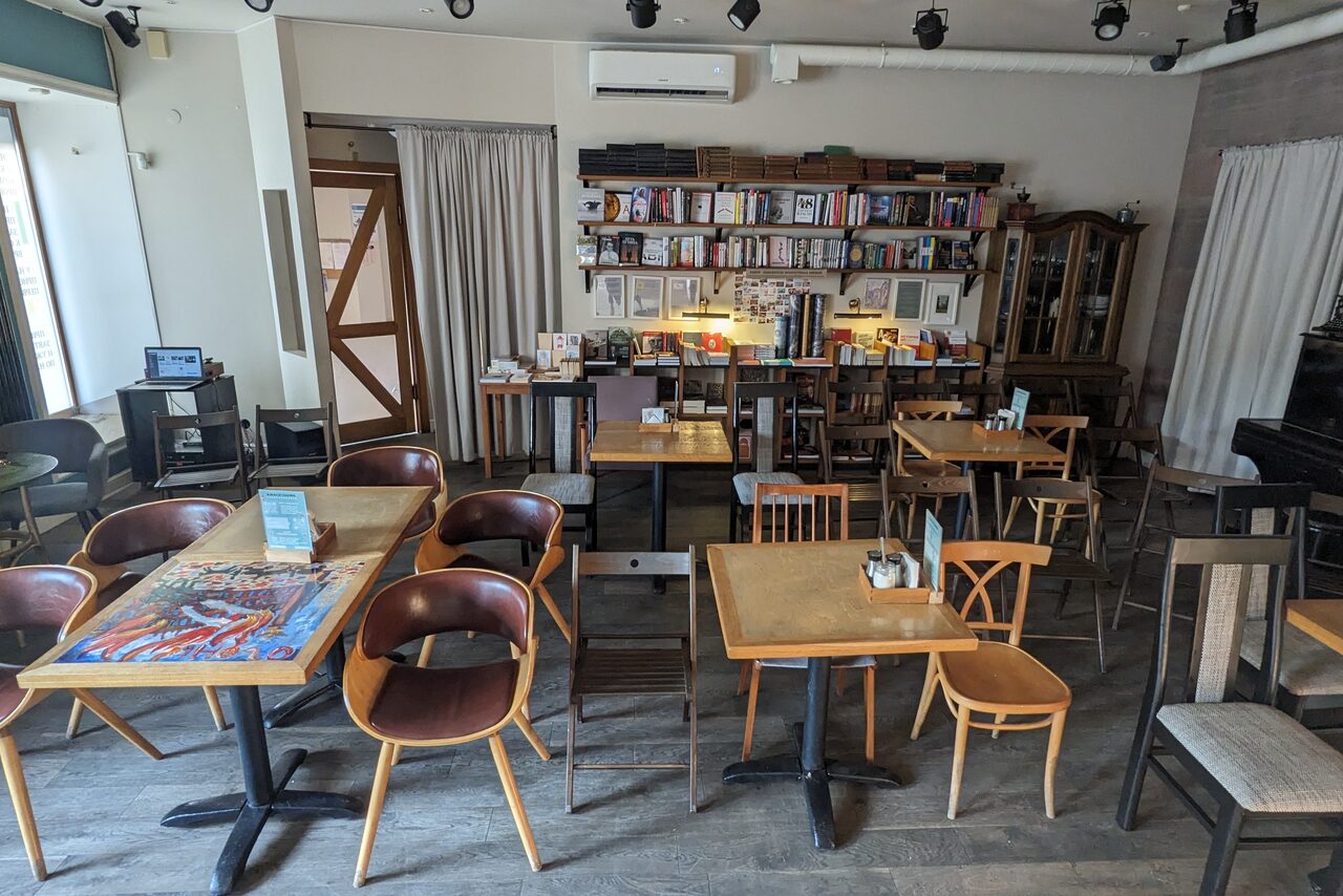 Арендовать Книги и кофе. Творческий лофт со сценой