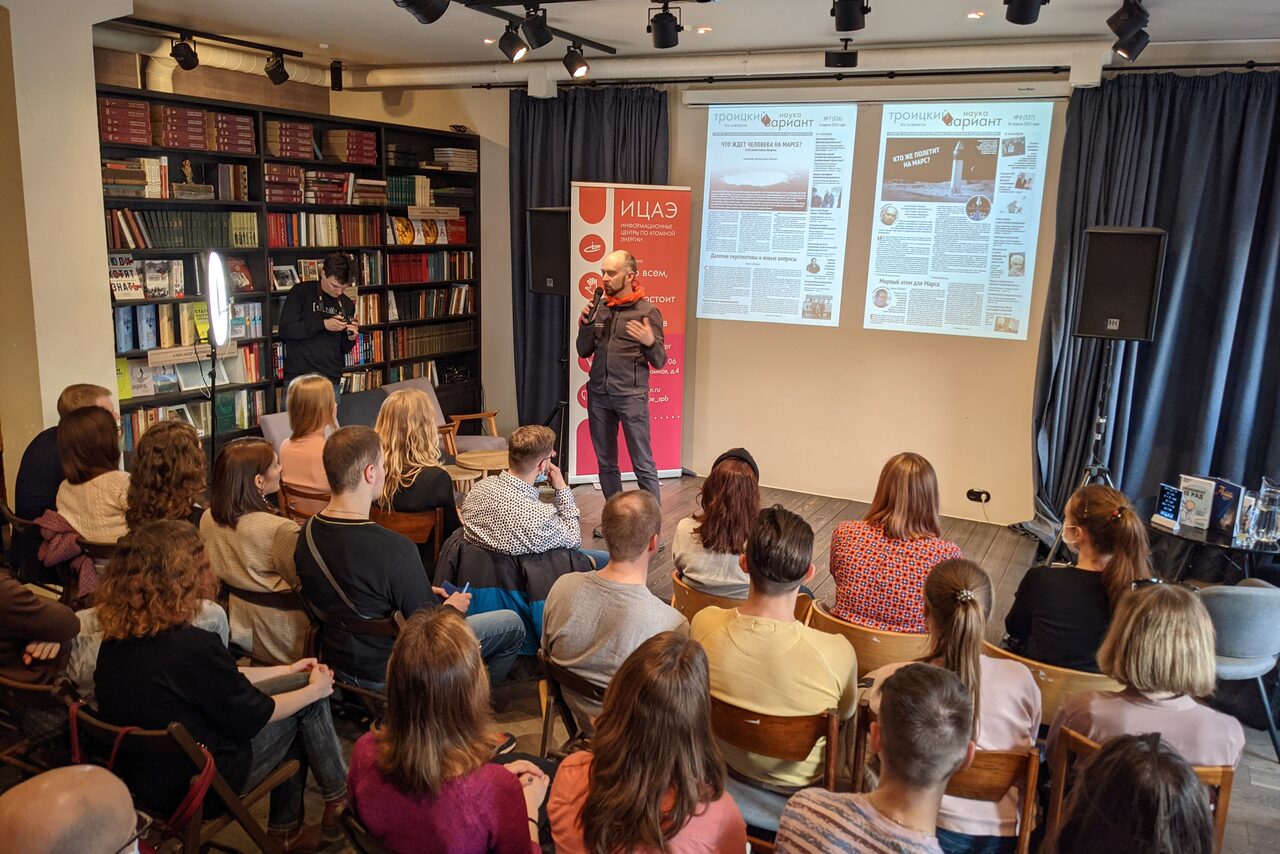 Арендовать Книги и кофе. Творческий лофт со сценой