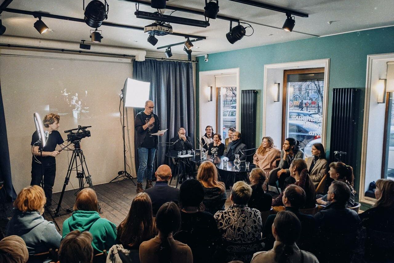 Арендовать Книги и кофе. Творческий лофт со сценой