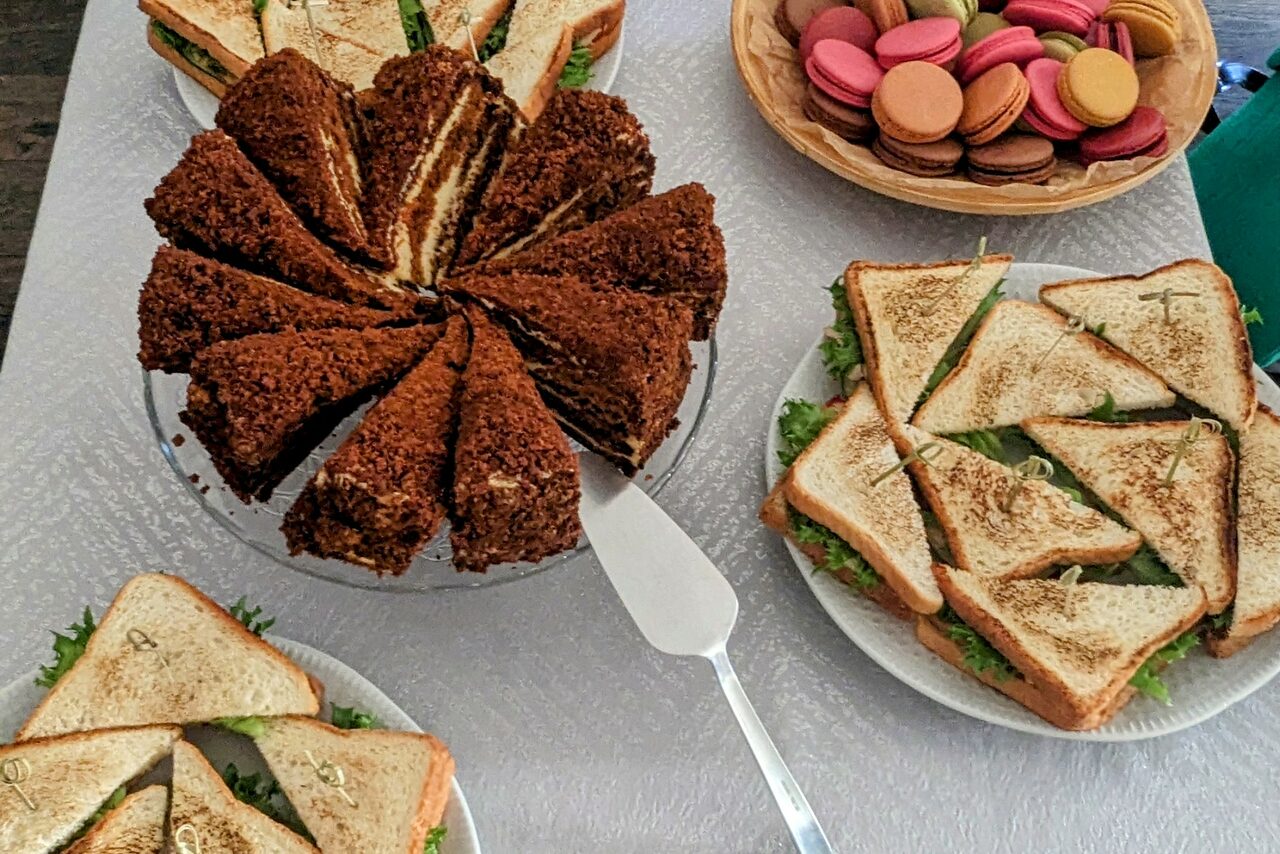 Арендовать Книги и кофе. Творческий лофт со сценой