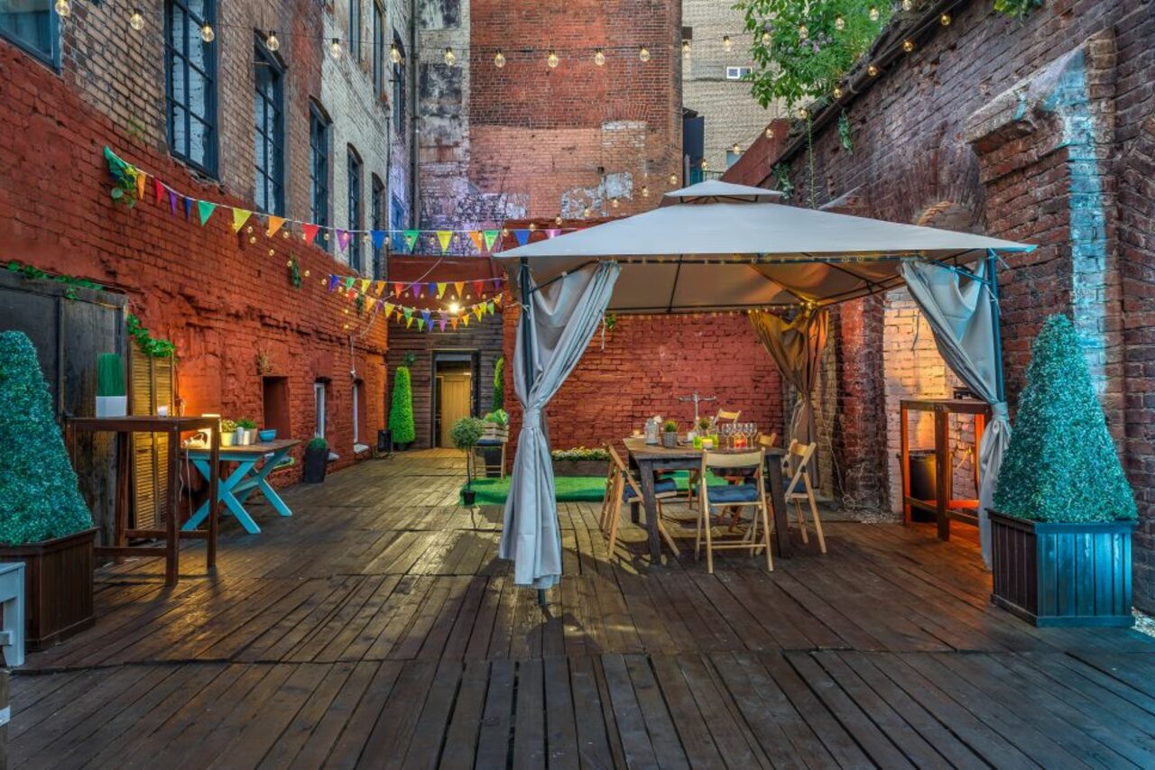 Арендовать Исторический лофт эпохи Российской Империи с летней верандой