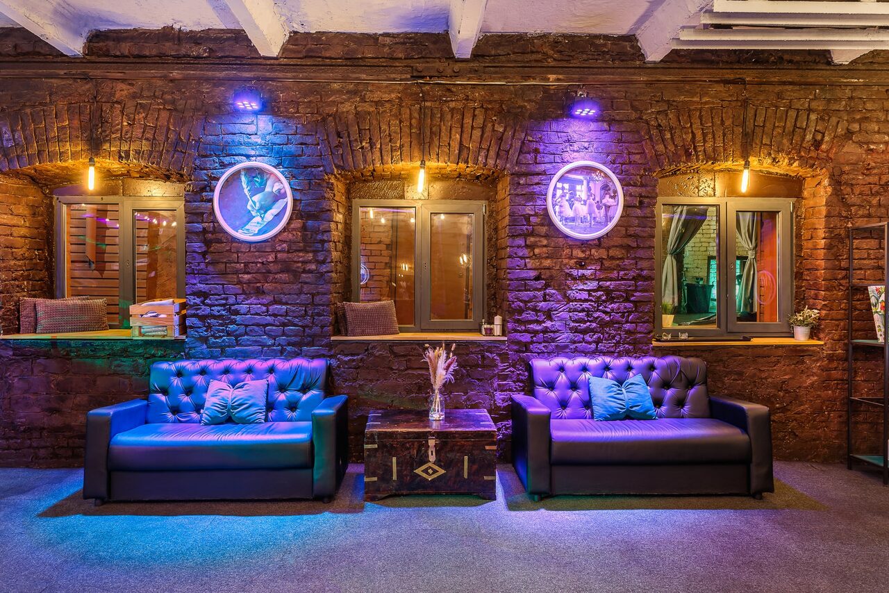 Арендовать Исторический лофт эпохи Российской Империи с летней верандой