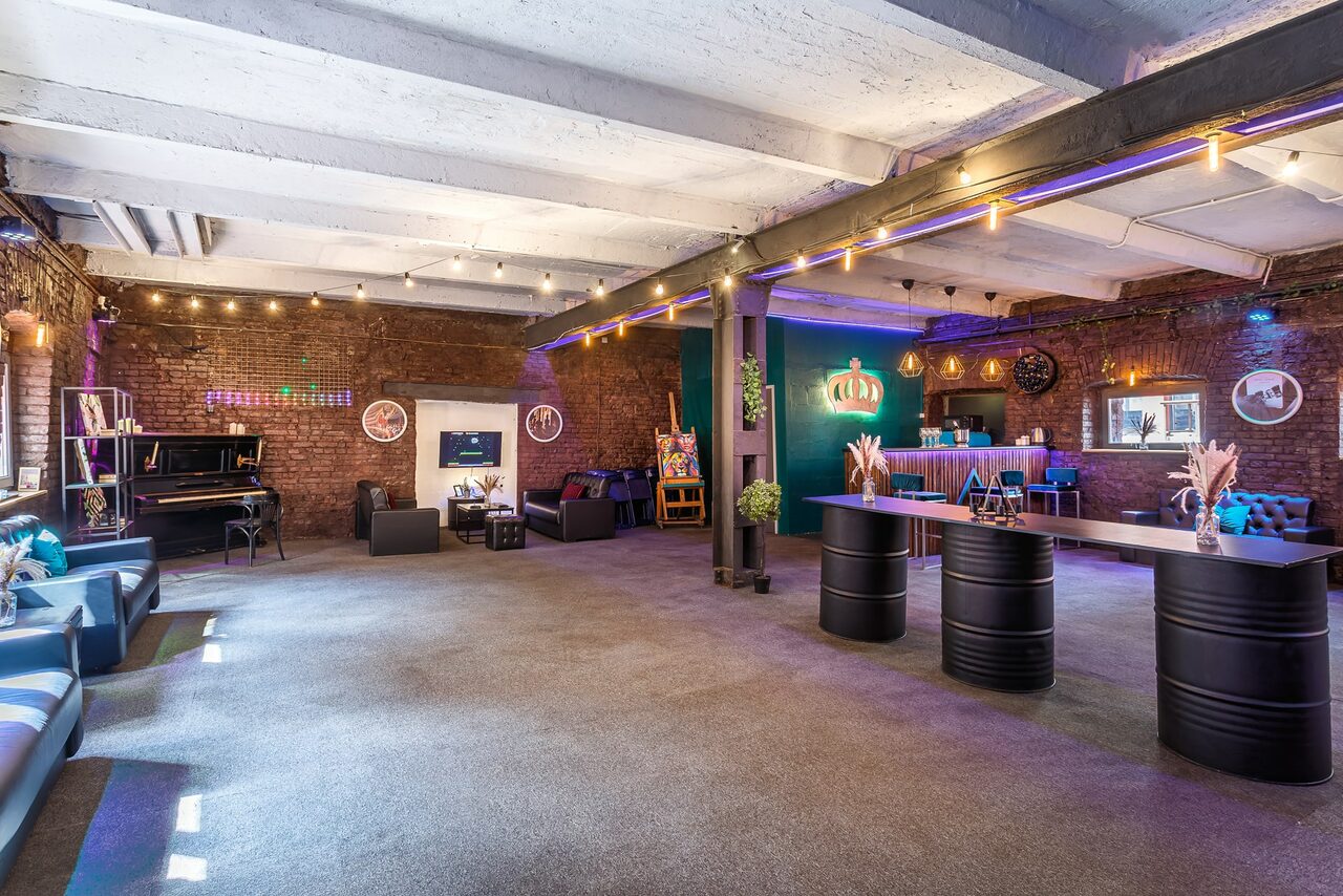 Арендовать Исторический лофт эпохи Российской Империи с летней верандой