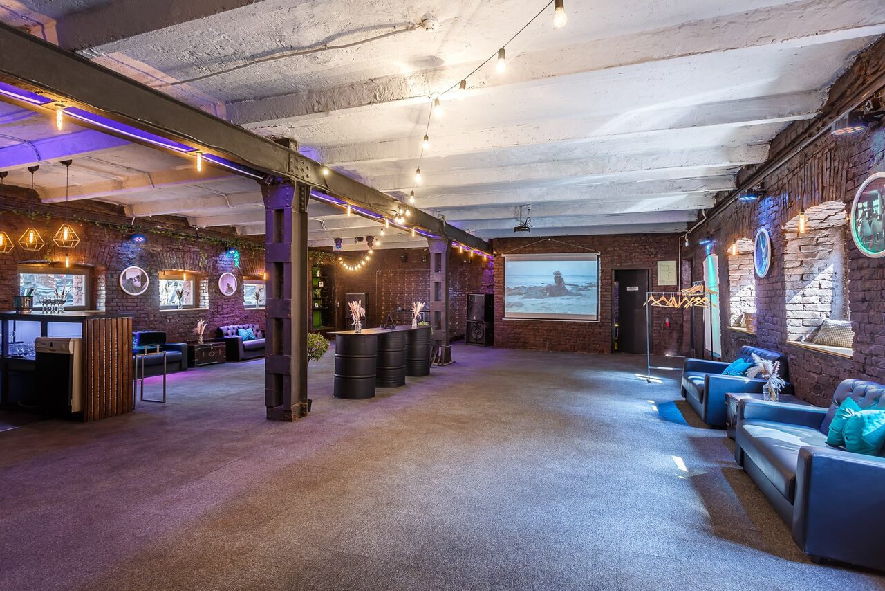 Арендовать Исторический лофт эпохи Российской Империи с летней верандой