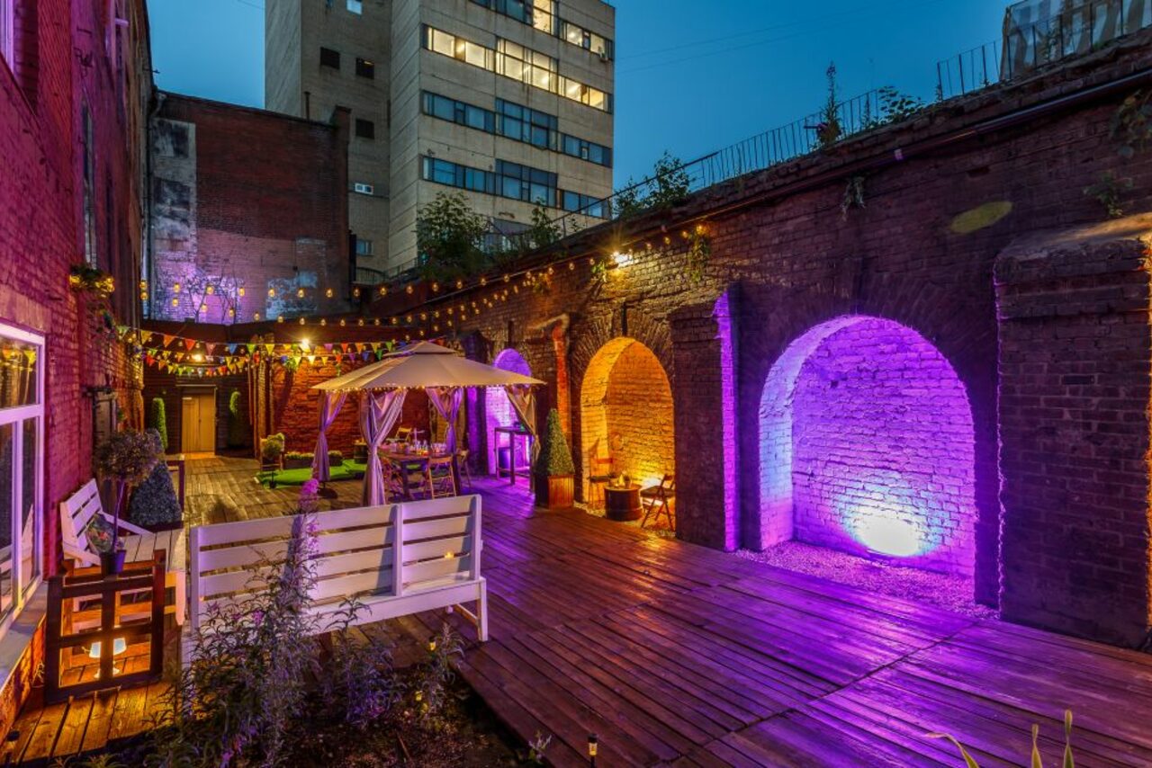 Арендовать Исторический лофт эпохи Российской Империи с летней верандой