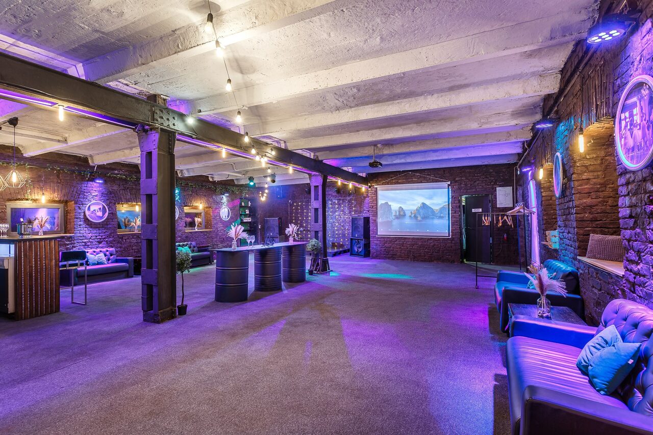 Арендовать Исторический лофт эпохи Российской Империи с летней верандой