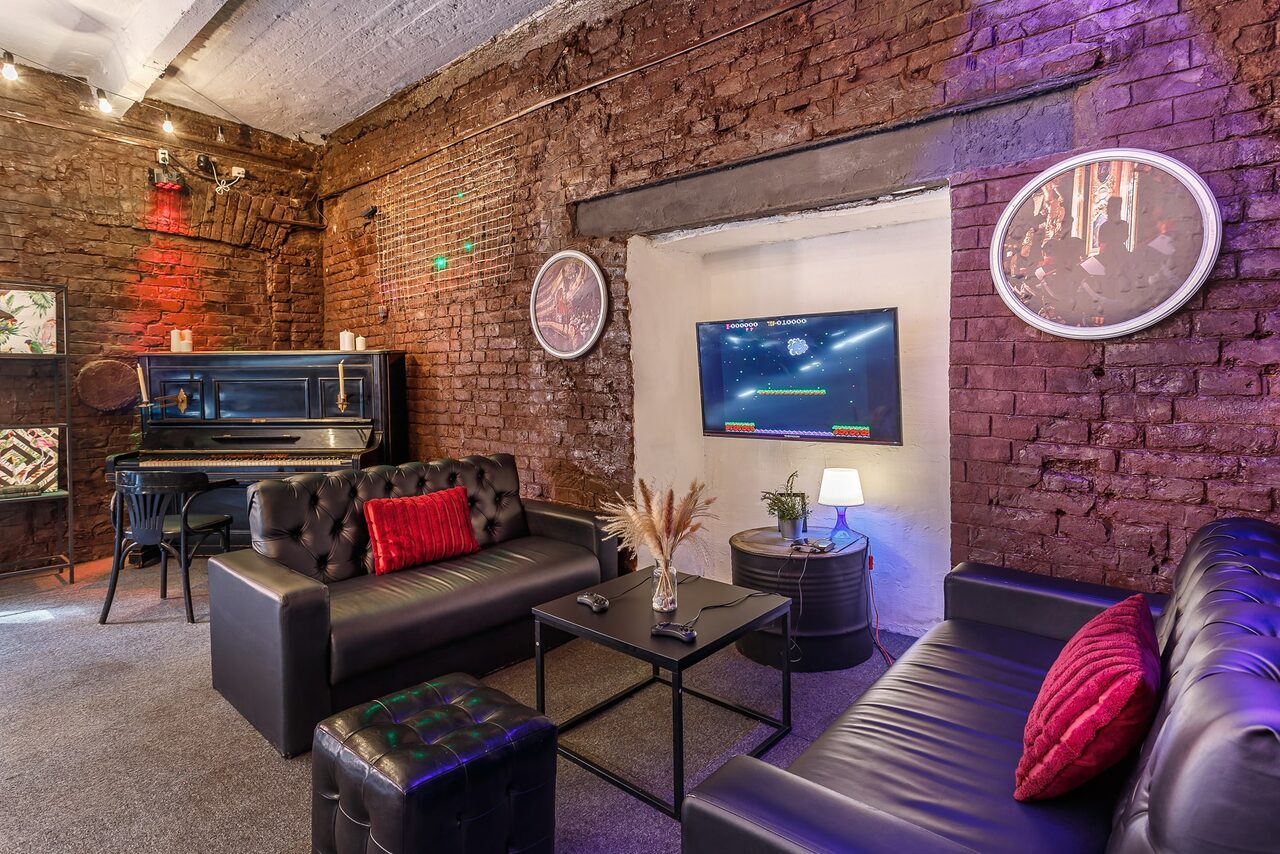 Арендовать Исторический лофт эпохи Российской Империи с летней верандой