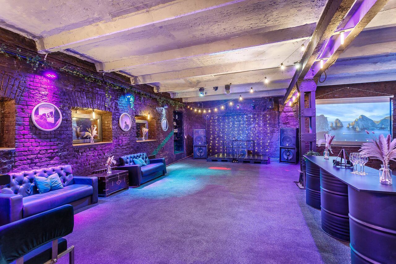 Арендовать Исторический лофт эпохи Российской Империи с летней верандой