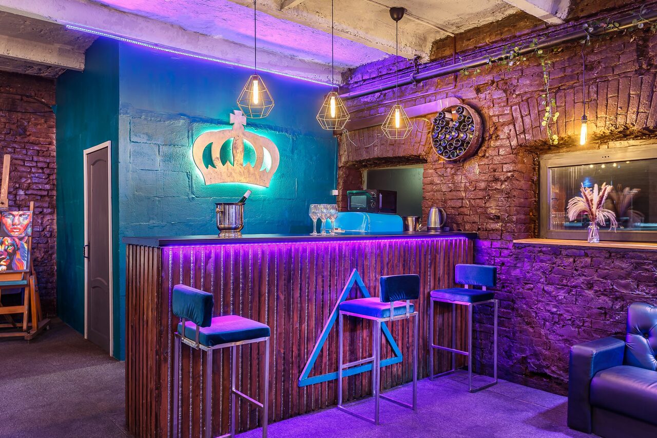 Арендовать Исторический лофт эпохи Российской Империи с летней верандой