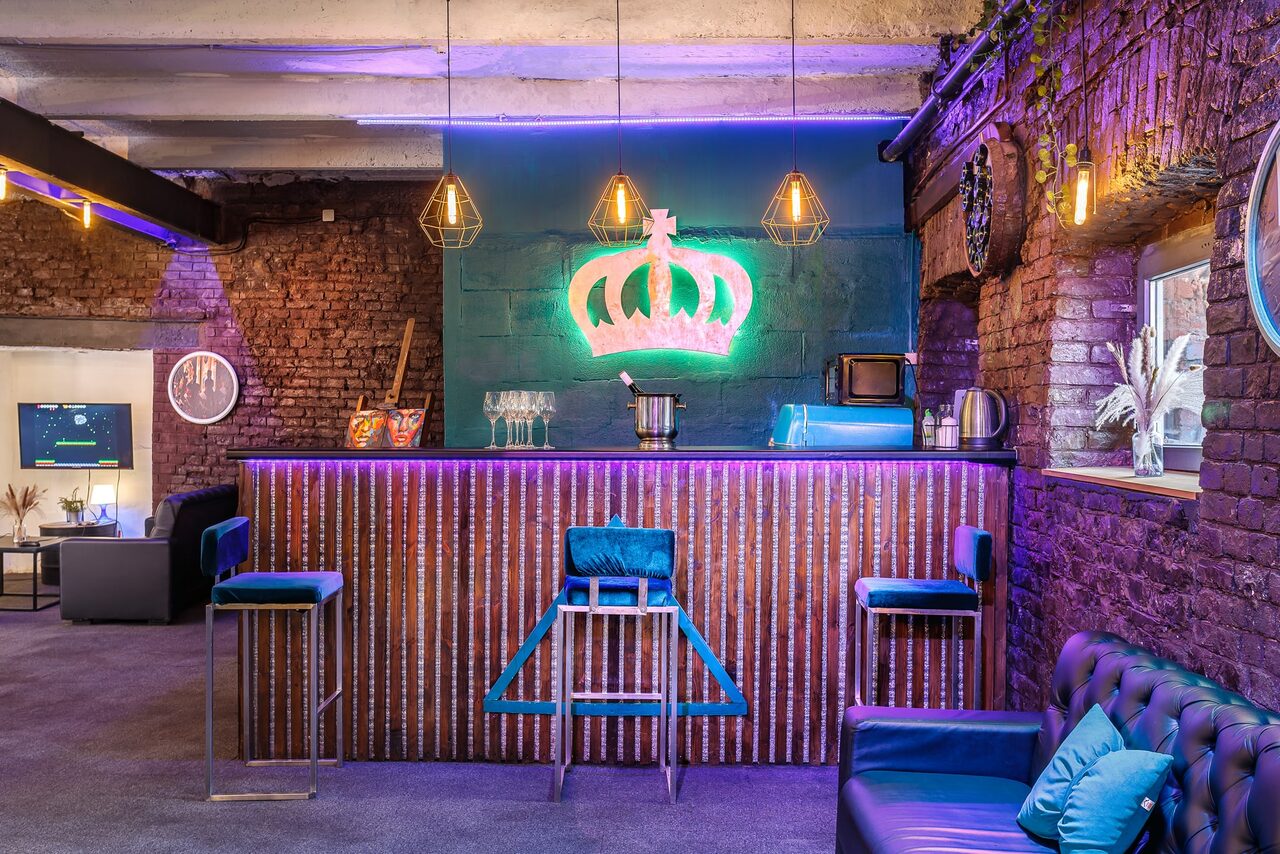 Арендовать Исторический лофт эпохи Российской Империи с летней верандой