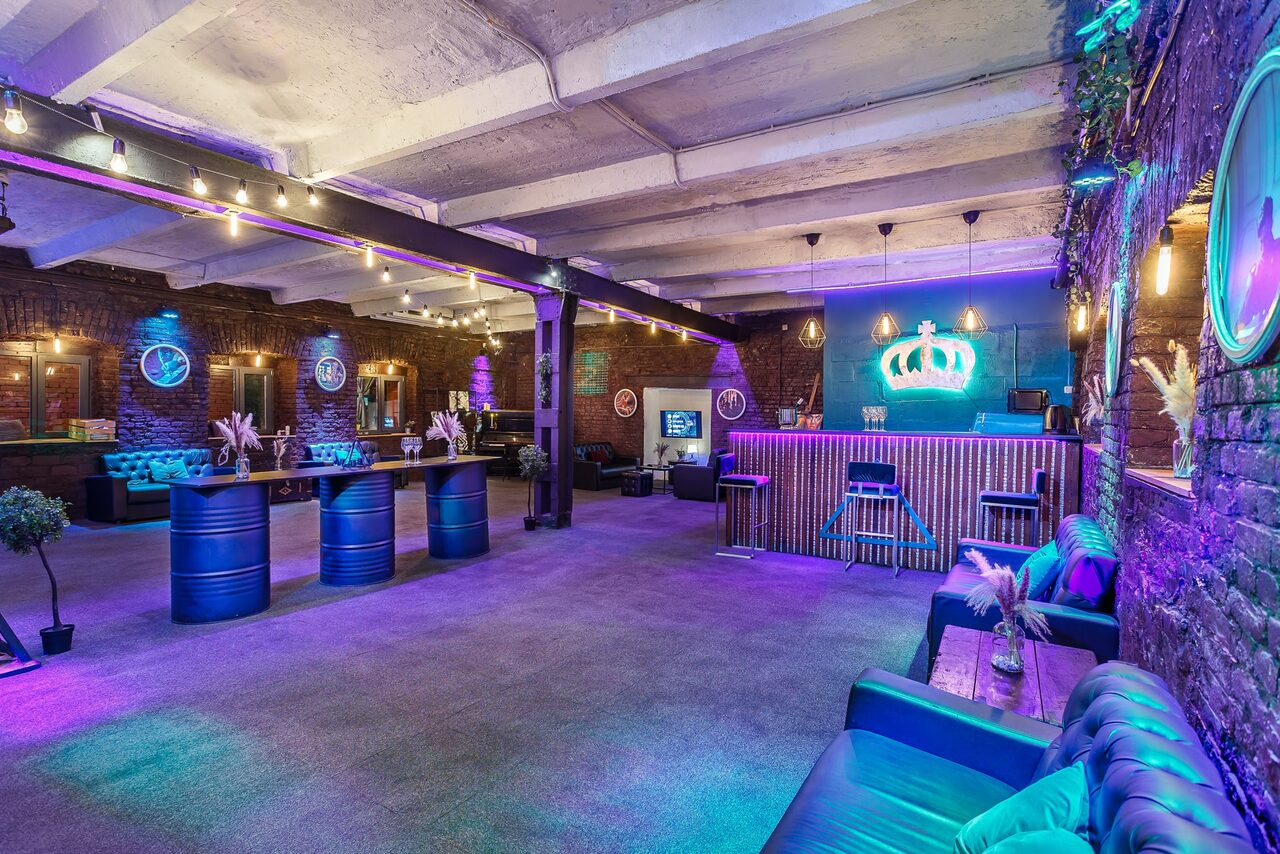 Арендовать Исторический лофт эпохи Российской Империи с летней верандой