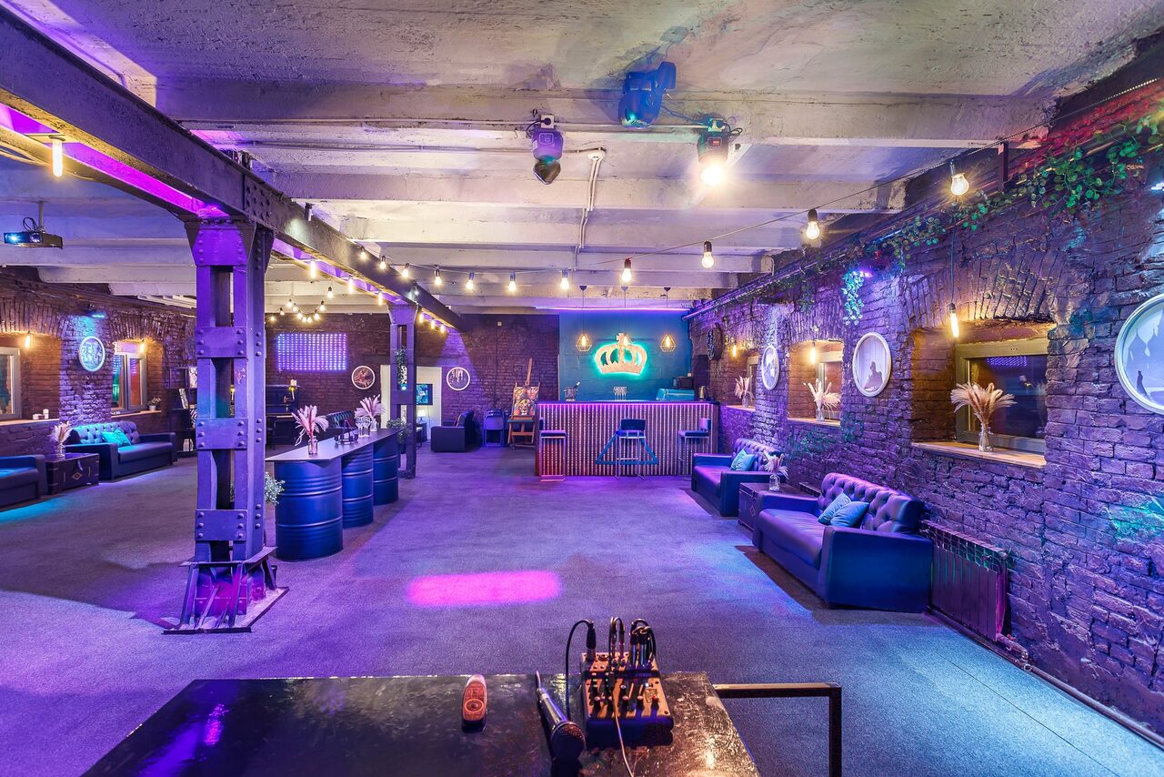 Арендовать Исторический лофт эпохи Российской Империи с летней верандой