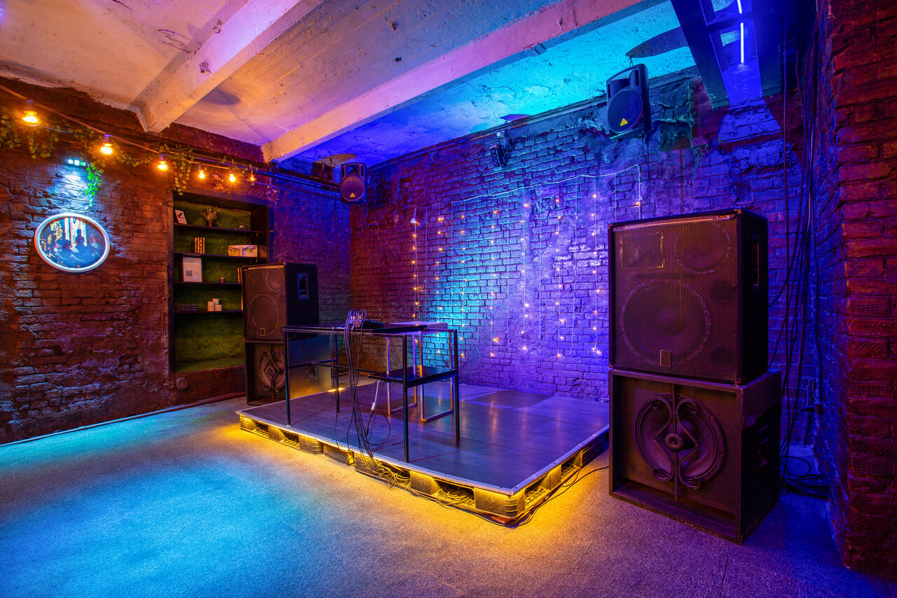 Арендовать Исторический лофт эпохи Российской Империи с летней верандой