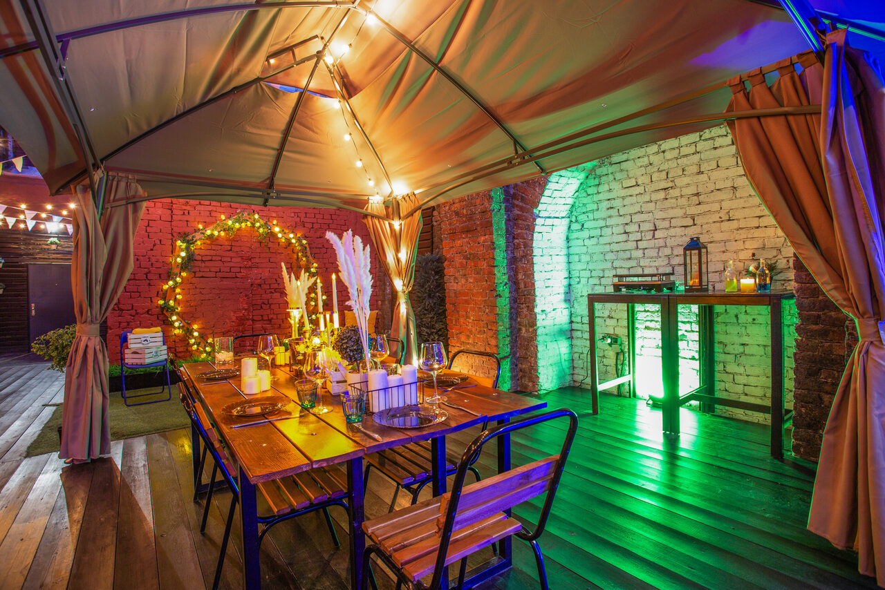 Арендовать Исторический лофт эпохи Российской Империи с летней верандой