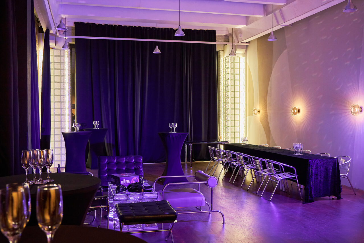 Арендовать Большой стильный лофт с панорамными окнами