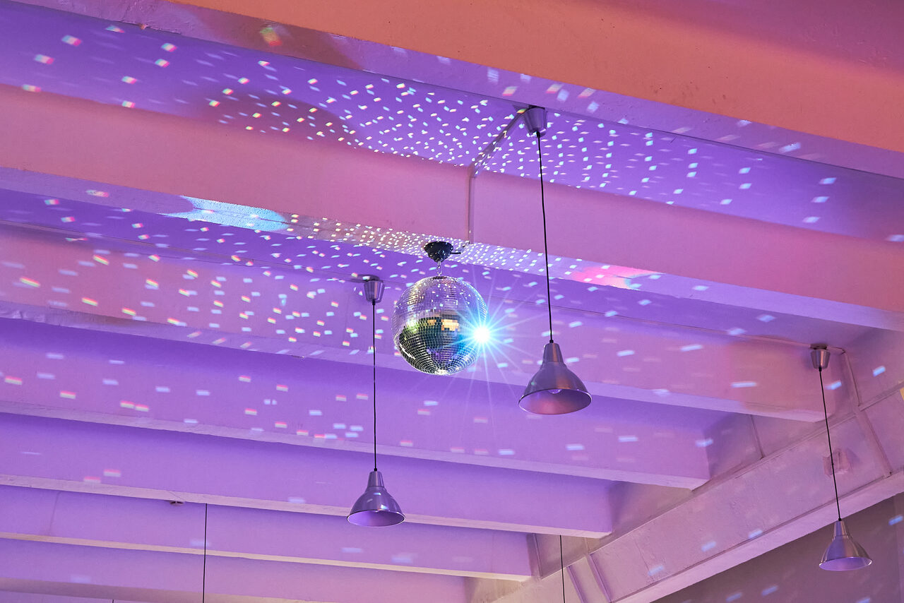 Арендовать Большой стильный лофт с панорамными окнами