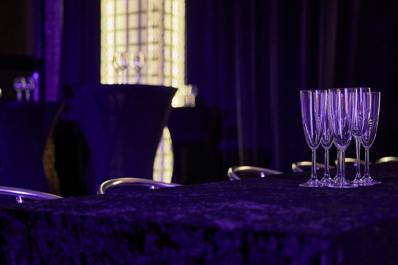 Арендовать Большой стильный лофт с панорамными окнами