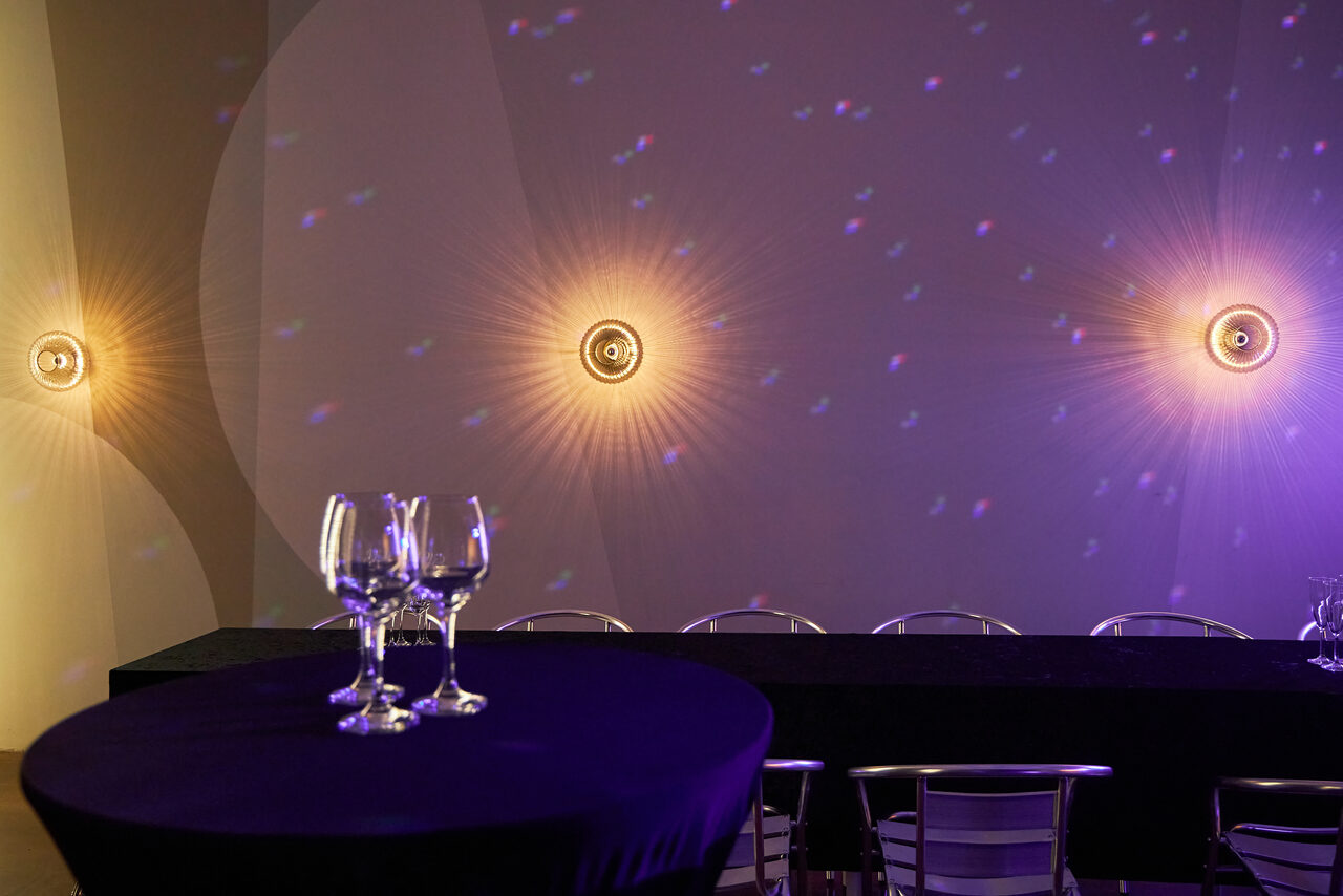 Арендовать Большой стильный лофт с панорамными окнами