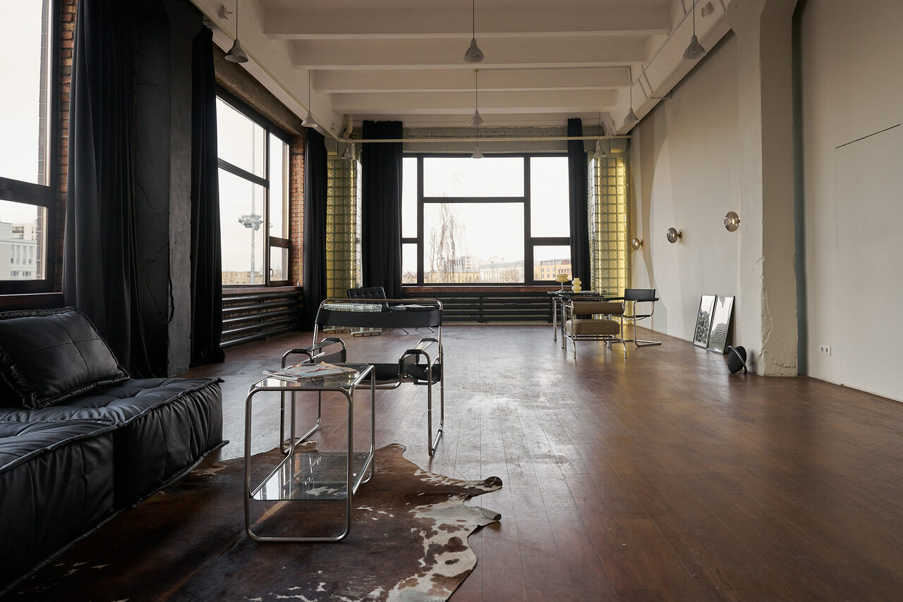 Арендовать Большой стильный лофт с панорамными окнами