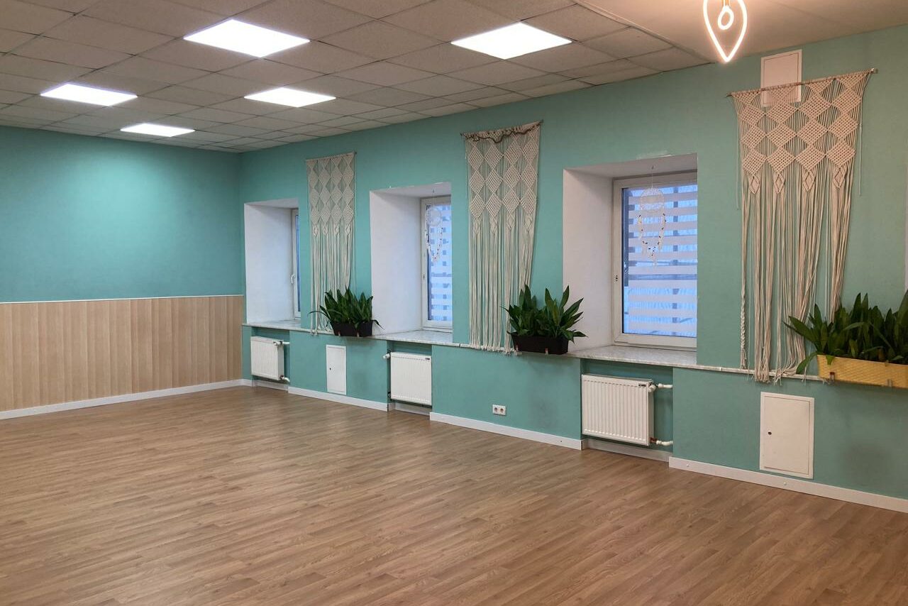 Арендовать Большой зал №4 площадью 55 м.кв. с растениями 