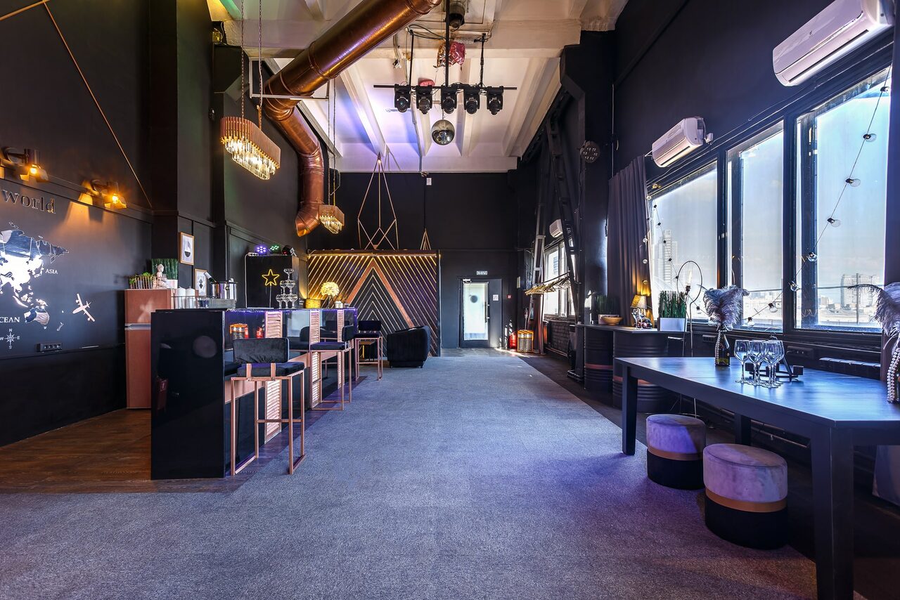 Арендовать Панорамный лофт с выходом на крышу