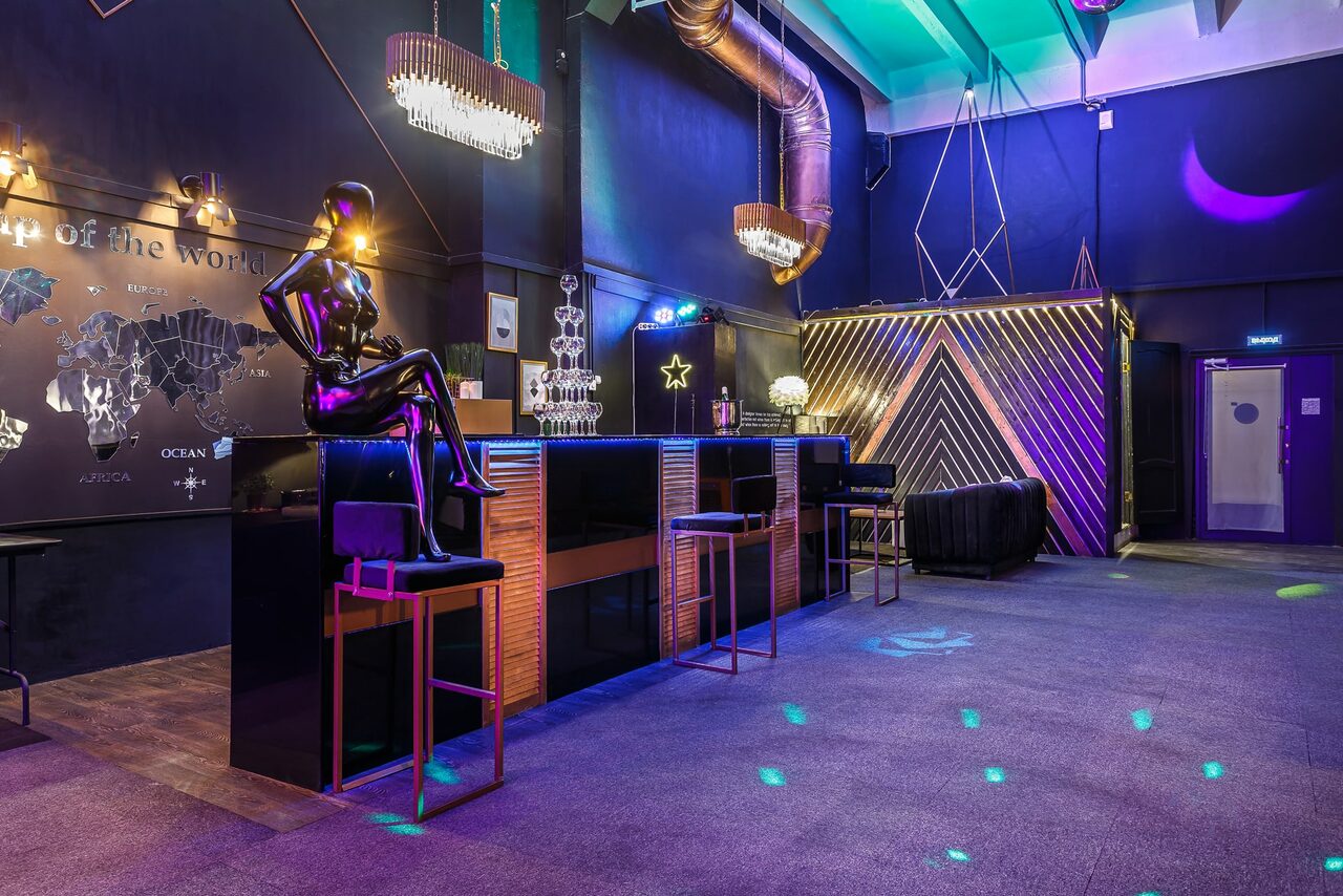 Арендовать Панорамный лофт с выходом на крышу