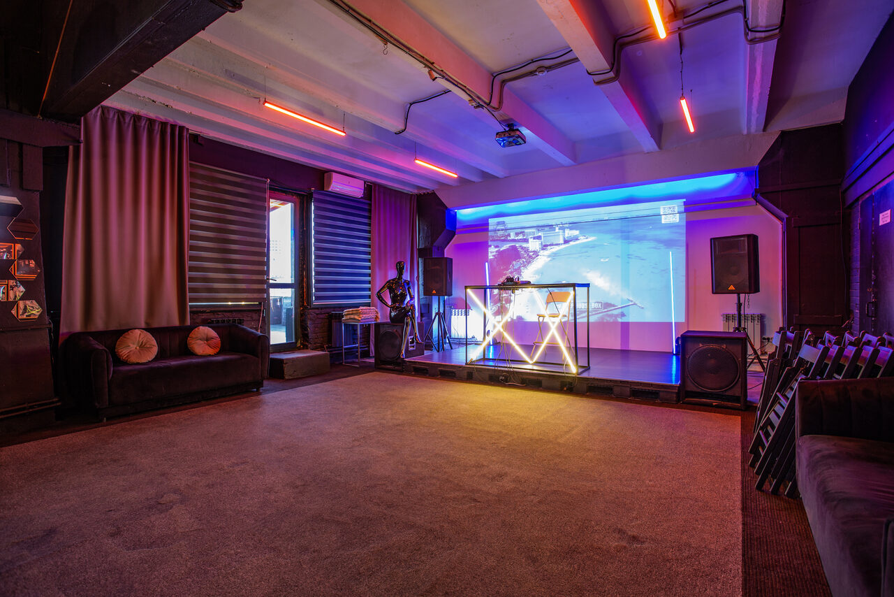 Арендовать Панорамный лофт с выходом на крышу