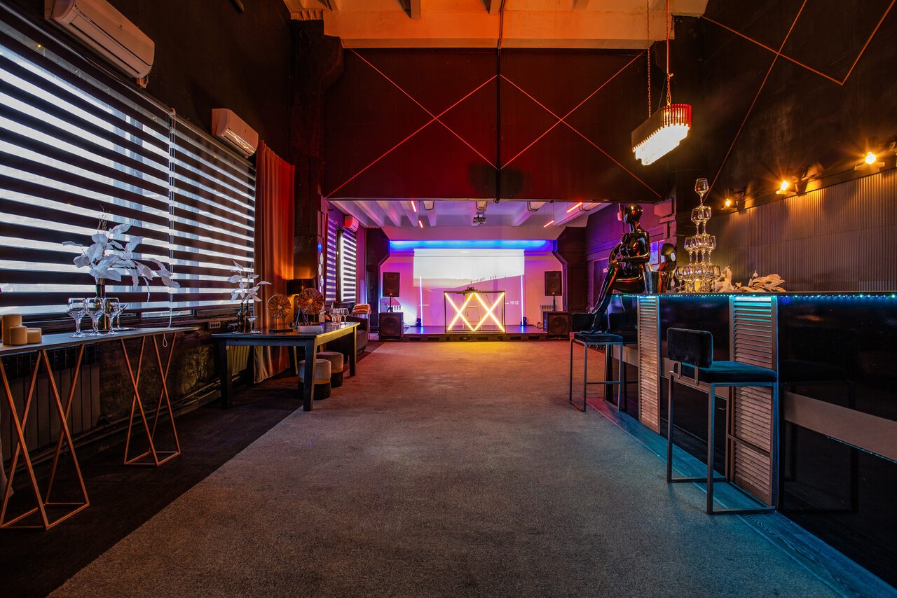 Арендовать Панорамный лофт с выходом на крышу