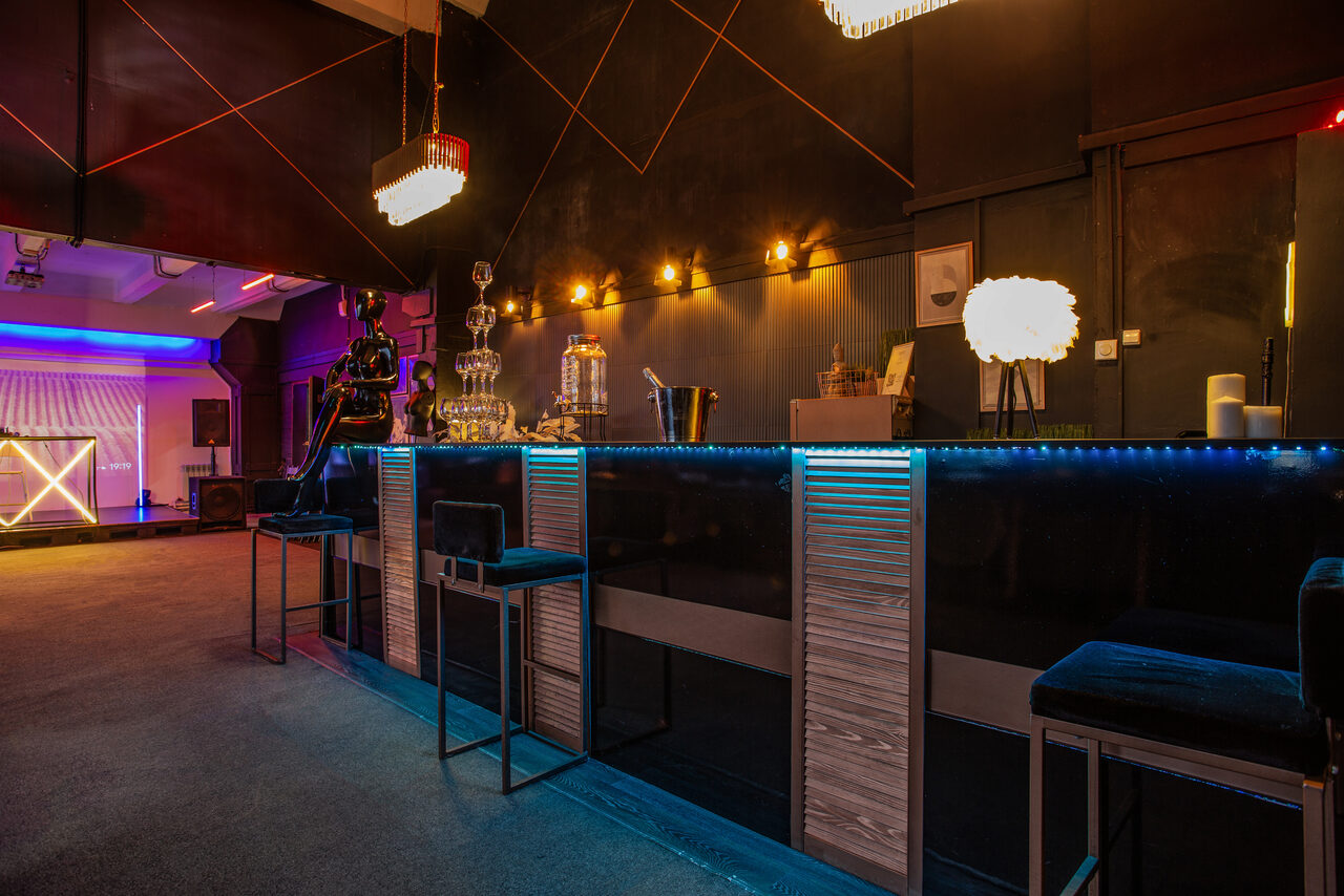 Арендовать Панорамный лофт с выходом на крышу