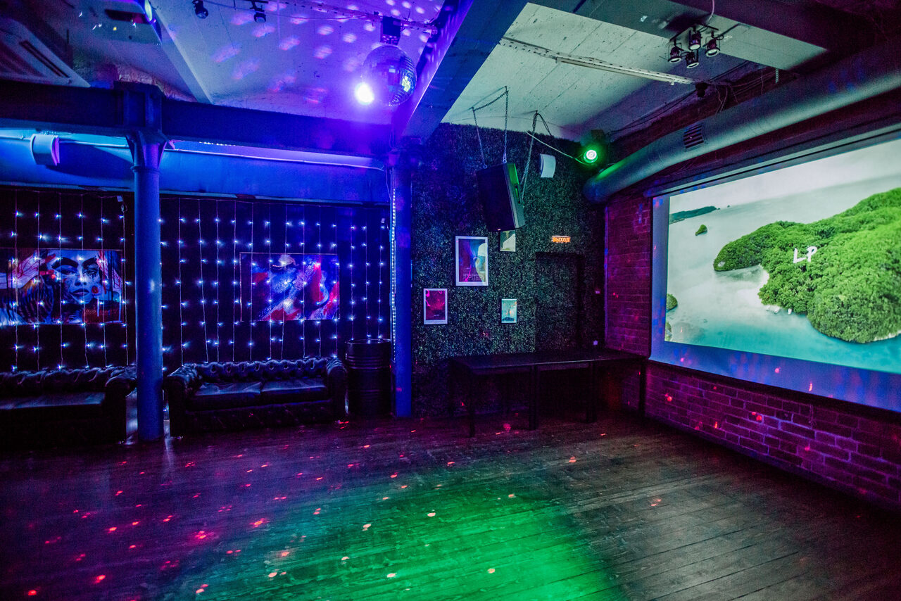 Арендовать Fashionable club loft in the very center of Moscow