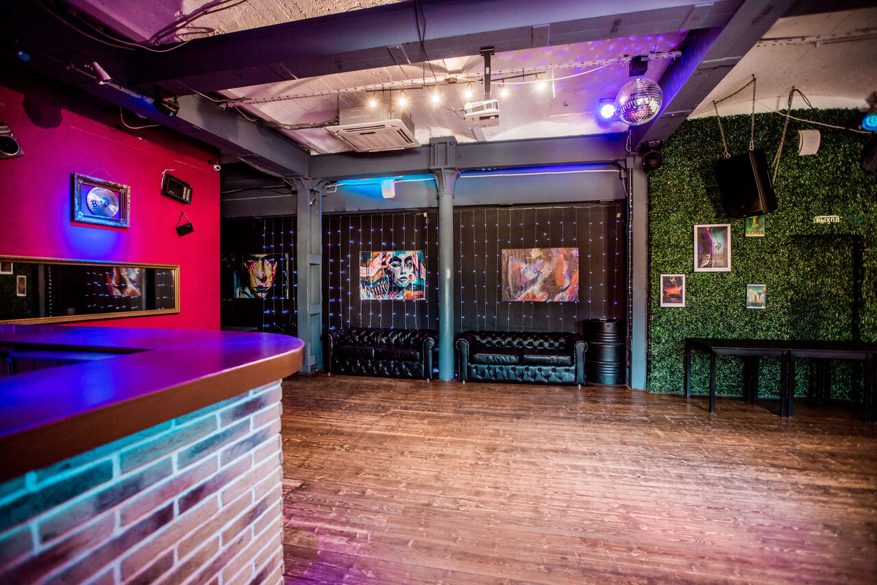 Арендовать Fashionable club loft in the very center of Moscow