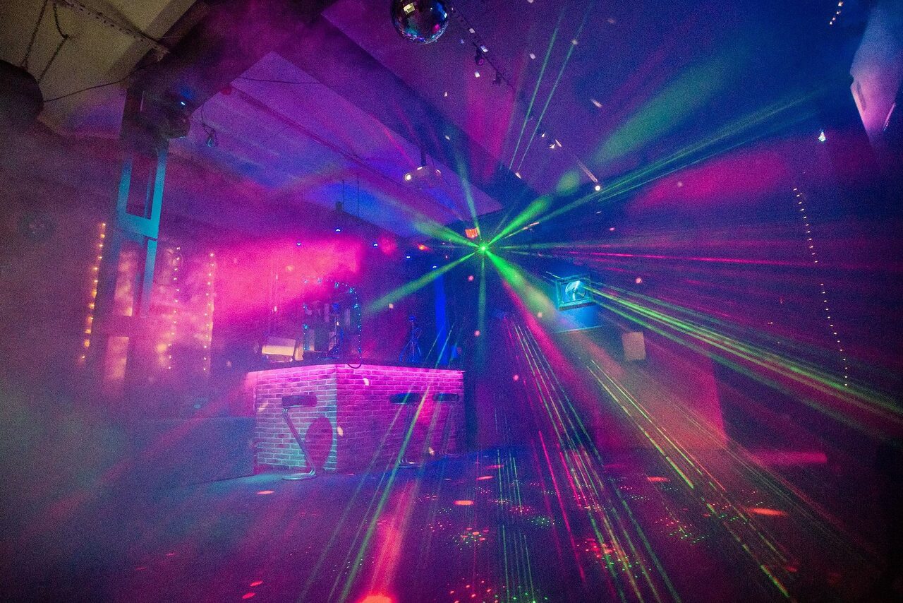 Арендовать Fashionable club loft in the very center of Moscow