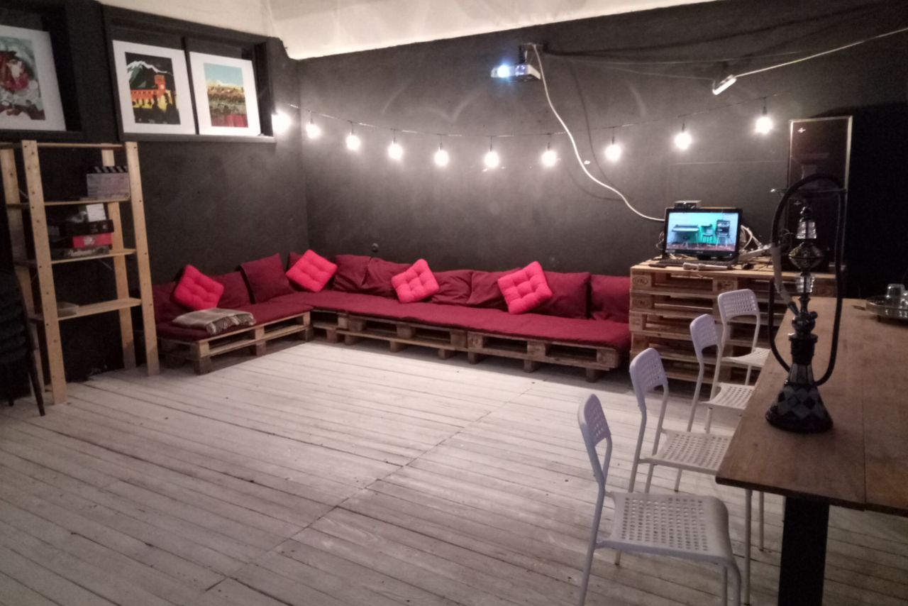 Арендовать Лофт с экраном во всю стену