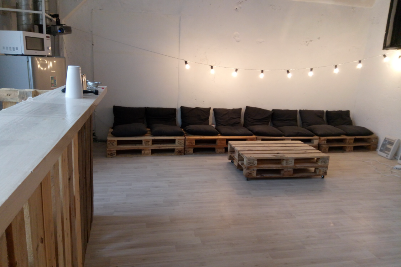 Арендовать Лофт с экраном во всю стену