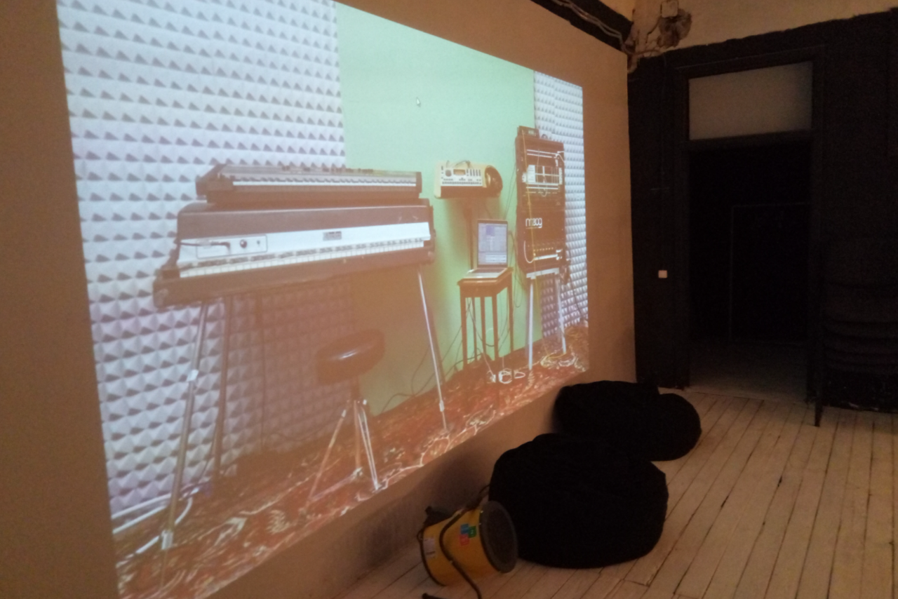 Арендовать Лофт с экраном во всю стену